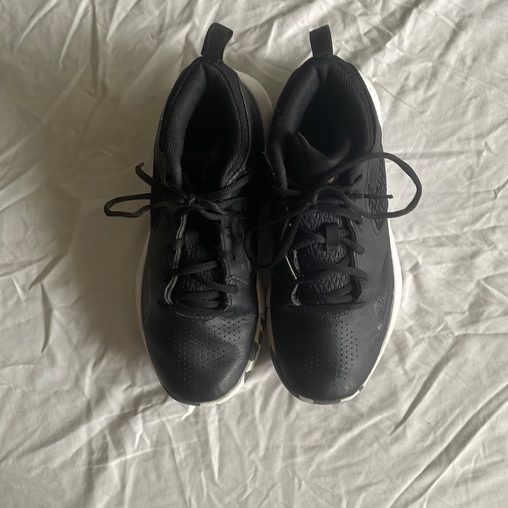 Black basketball shoes